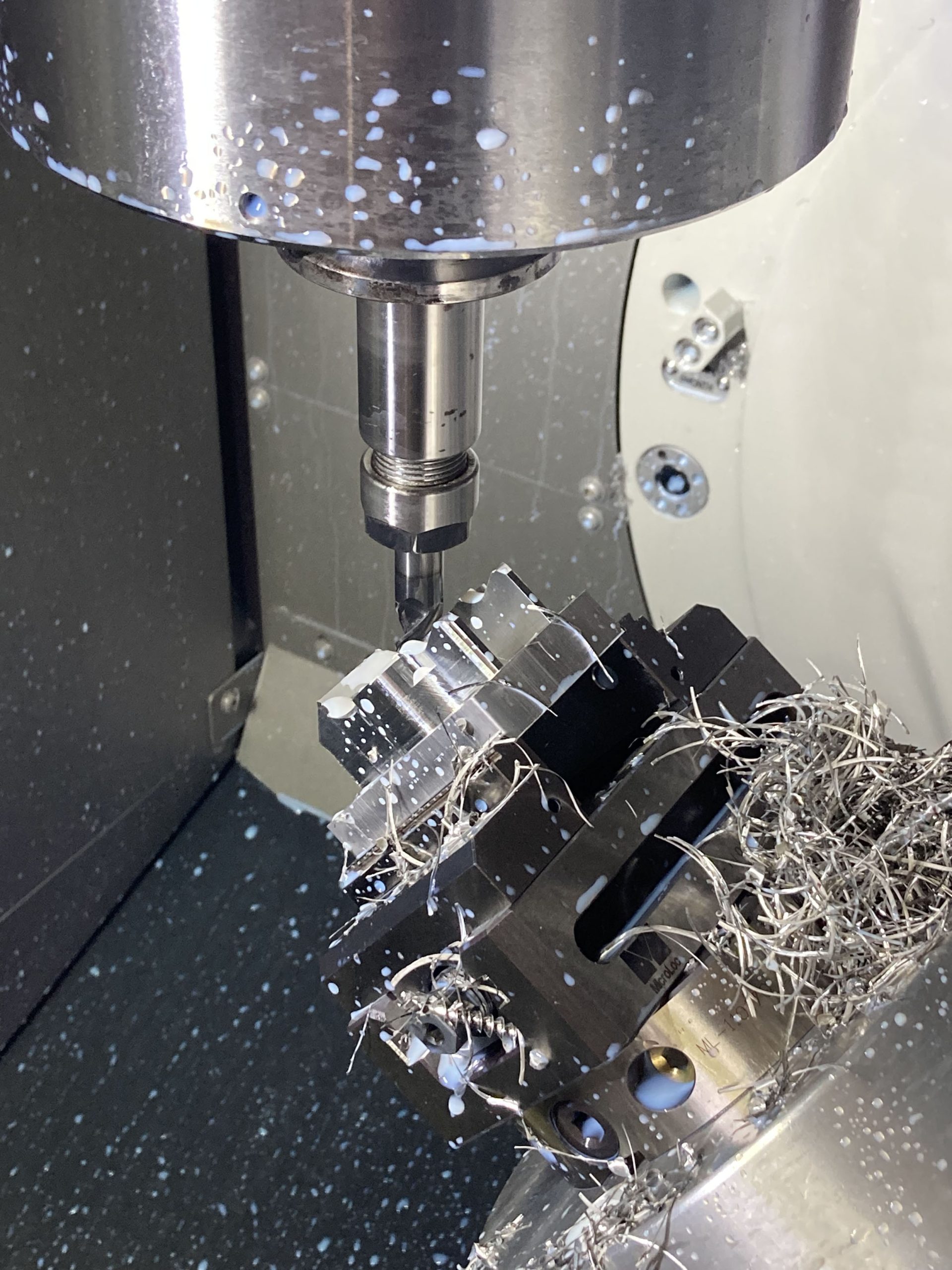 DVF 5000 second-generation simultaneous 5-axis machining centre
