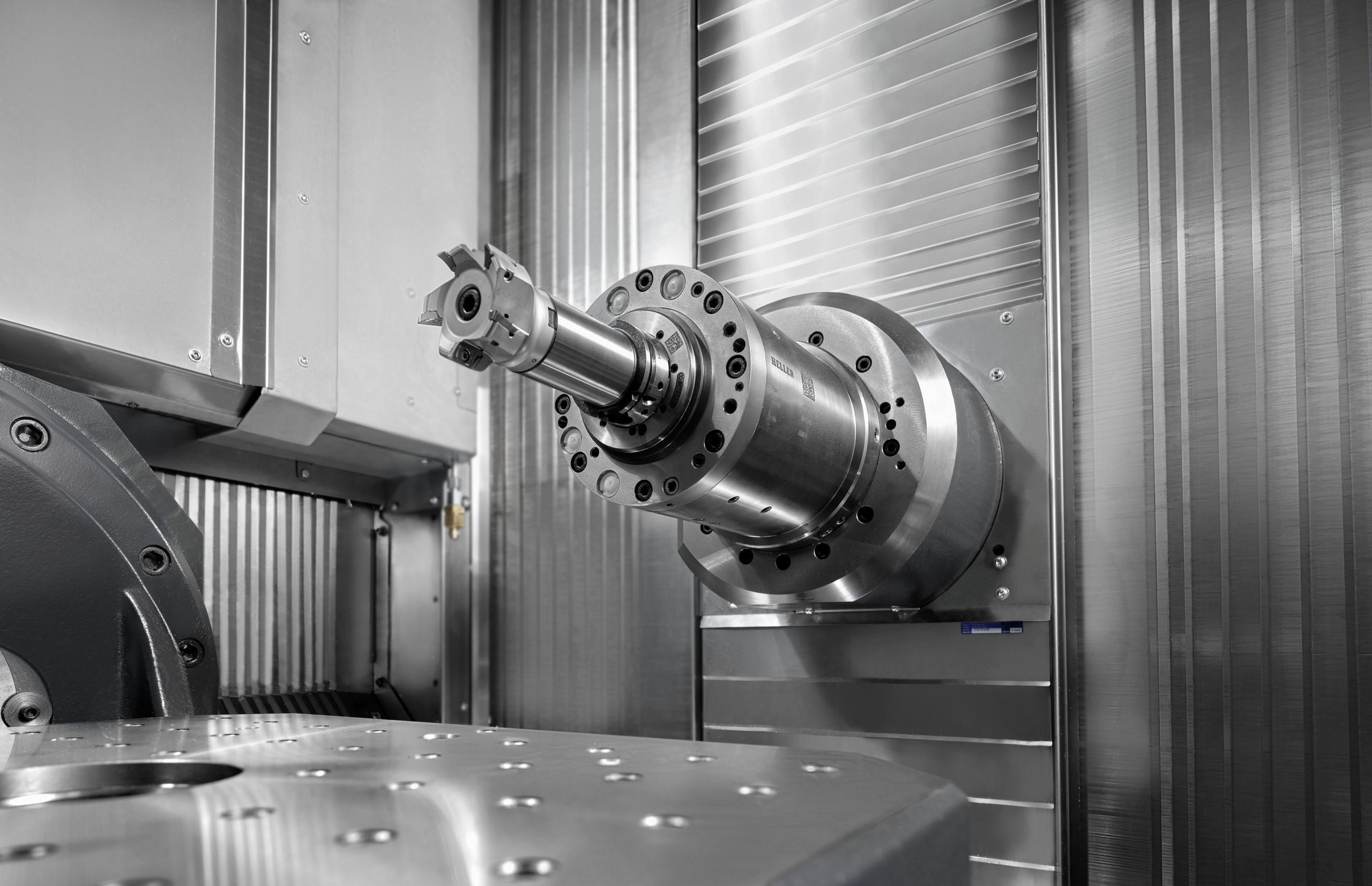 Interior of a Heller HF 5500 FLEX horizontal simultaneous 5-axis mill-turn machine